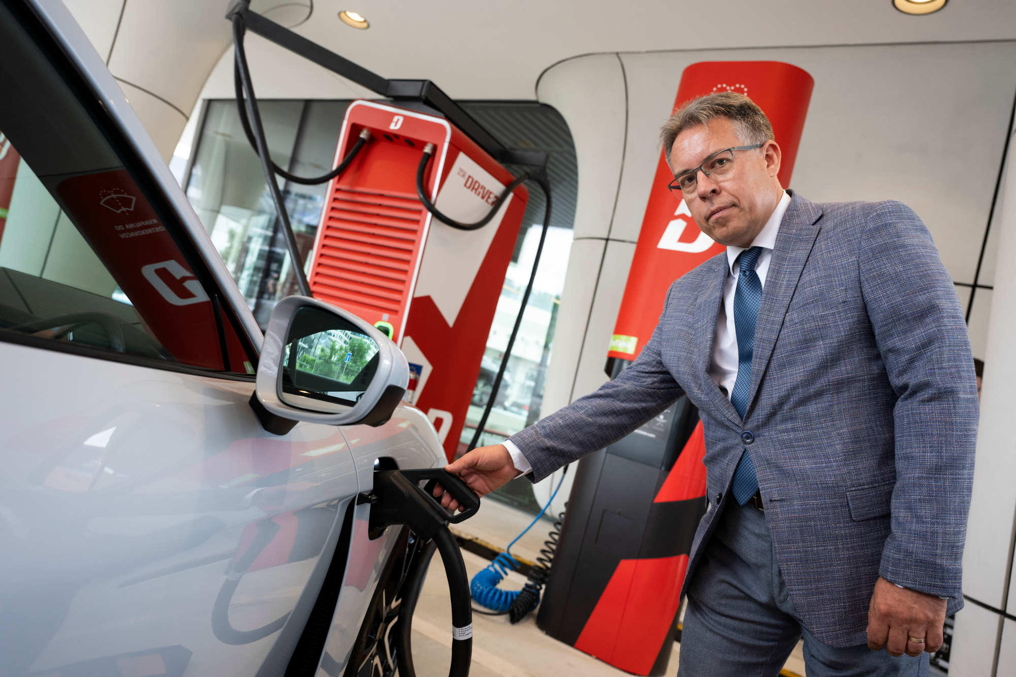ZSE Drive spúšťa prvý mestský nabíjací hub pre elektromobily