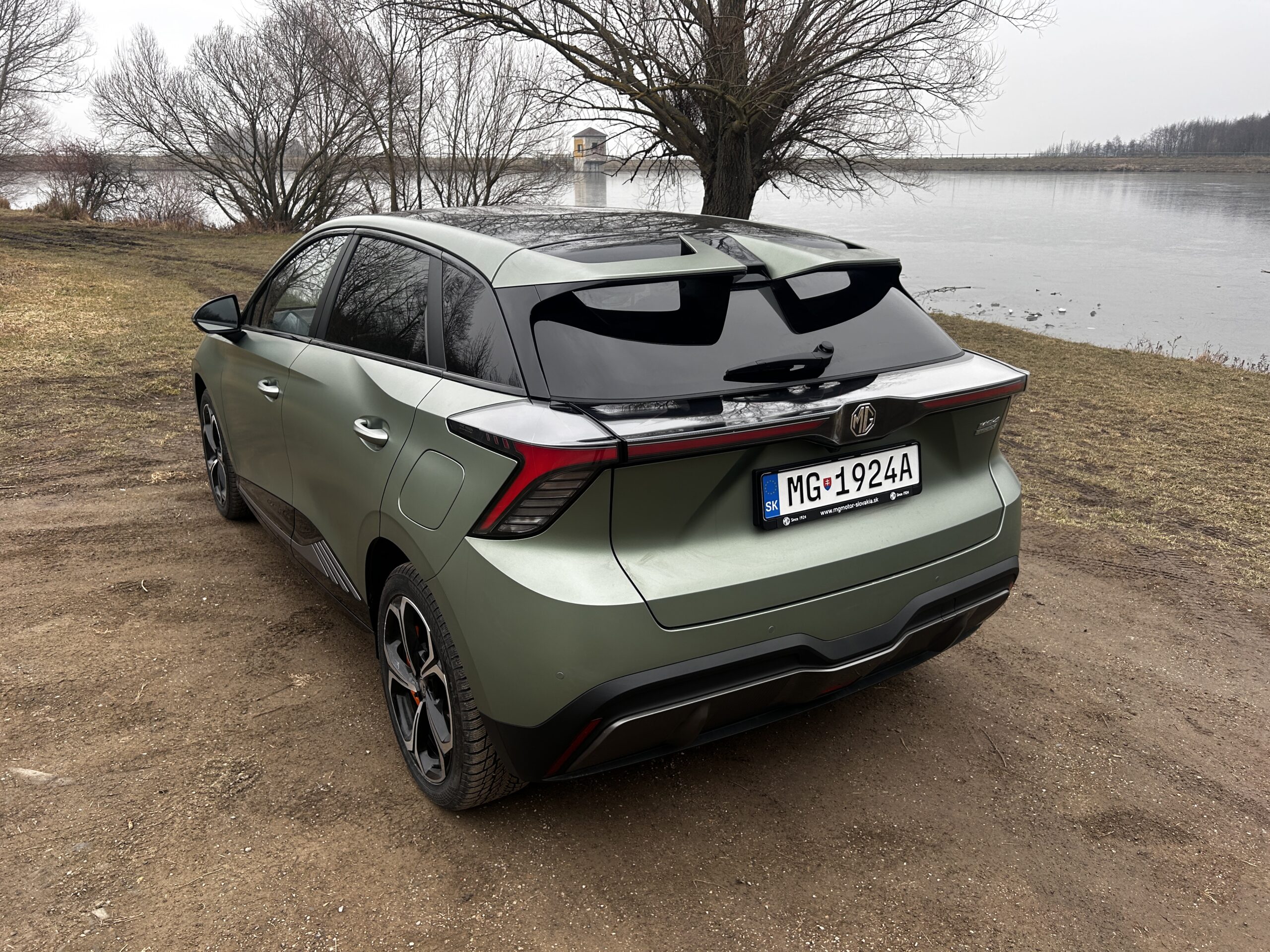 Preverili sme drakonické MG4 Electric XPower v nečakaných podmienkach: ako to dopadlo?
