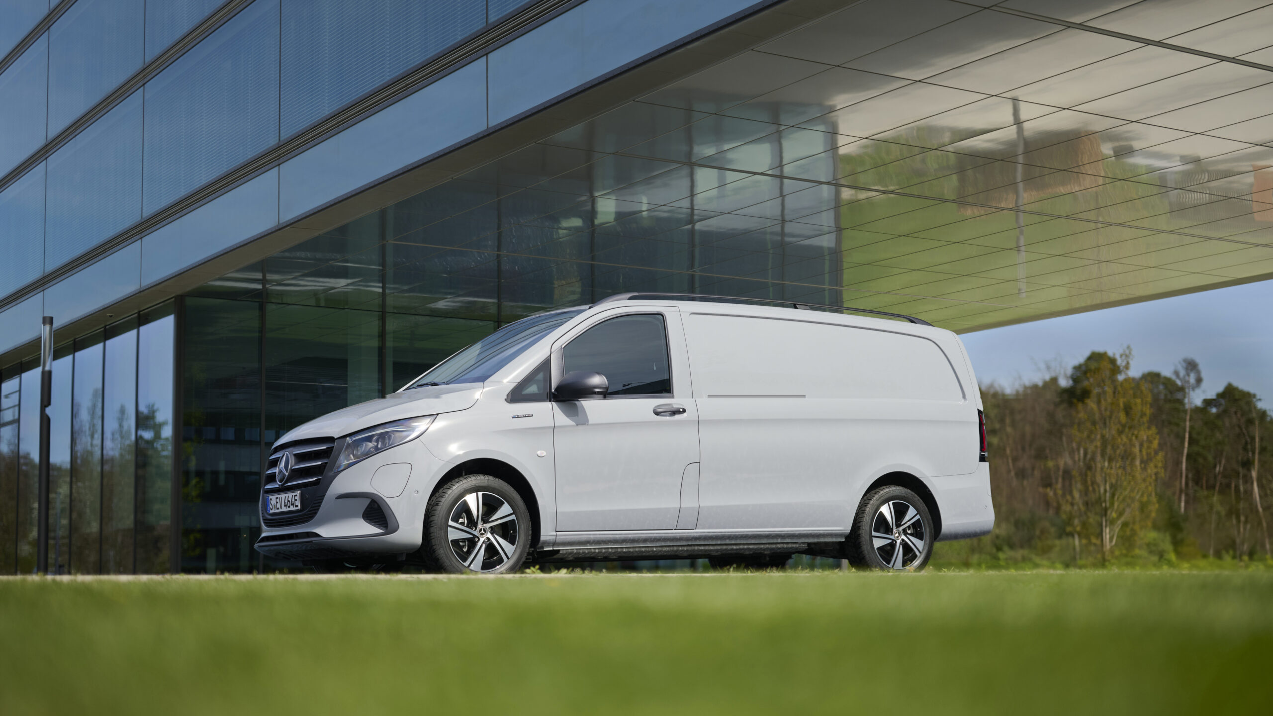 Jazdené elektromobily lákajú aj dodávkami: Mercedes-Benz eVito prichádza s väčšou batériou