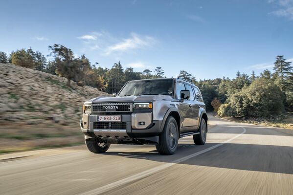 Toyota Land Cruiser Hybrid 48V: Prvý mild-hybrid v histórii modelu