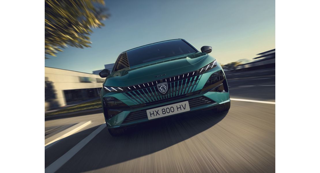 Peugeot 308 a 308 SW: francúzske novinky s osvetleným logom