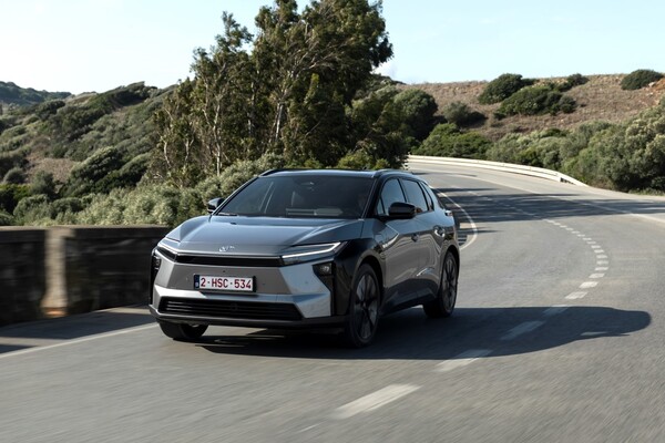 Toyota bZ4X: výkon, dojazd aj komfort výrazne rastú