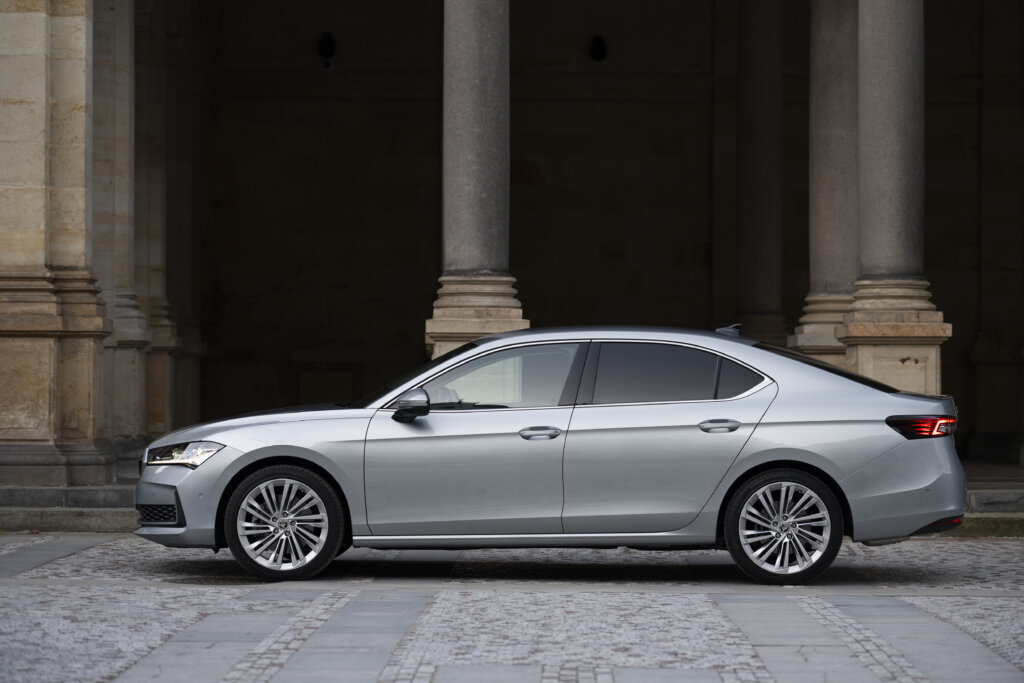skoda superb liftback