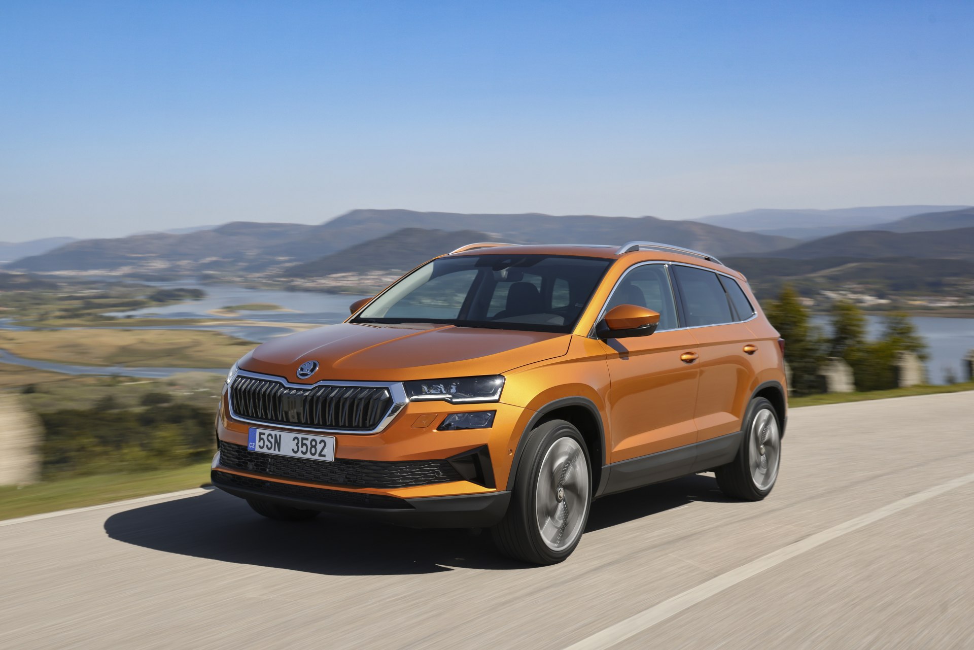 Škoda Karoq pohľad predobok